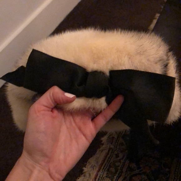 Vintage fur hat with black bow in back. - Picture 2 of 3